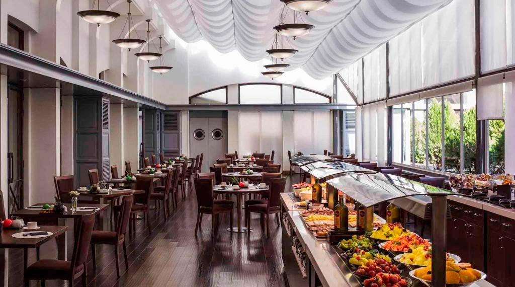 Salón desayunos - Pullman Madrid Airport & Feria