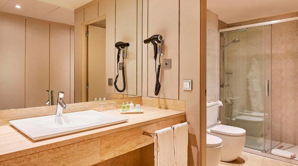 Baño privado NH Logroño Herencia Rioja