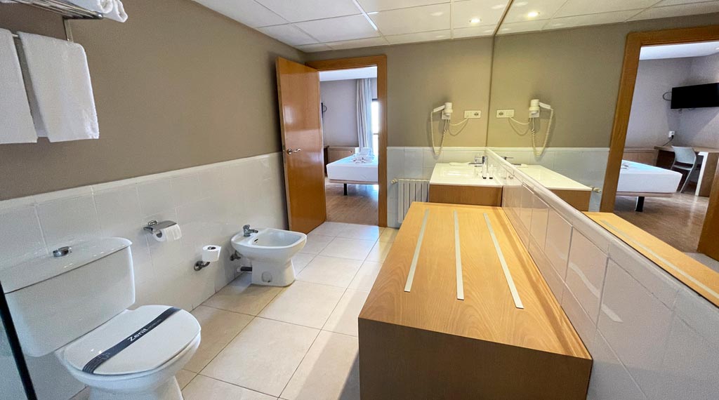 Baño habitacioón del Zenit Calahorra