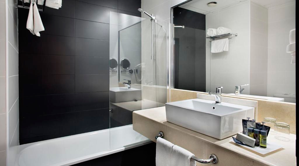 Baño completo del Hotel Chamartín The One