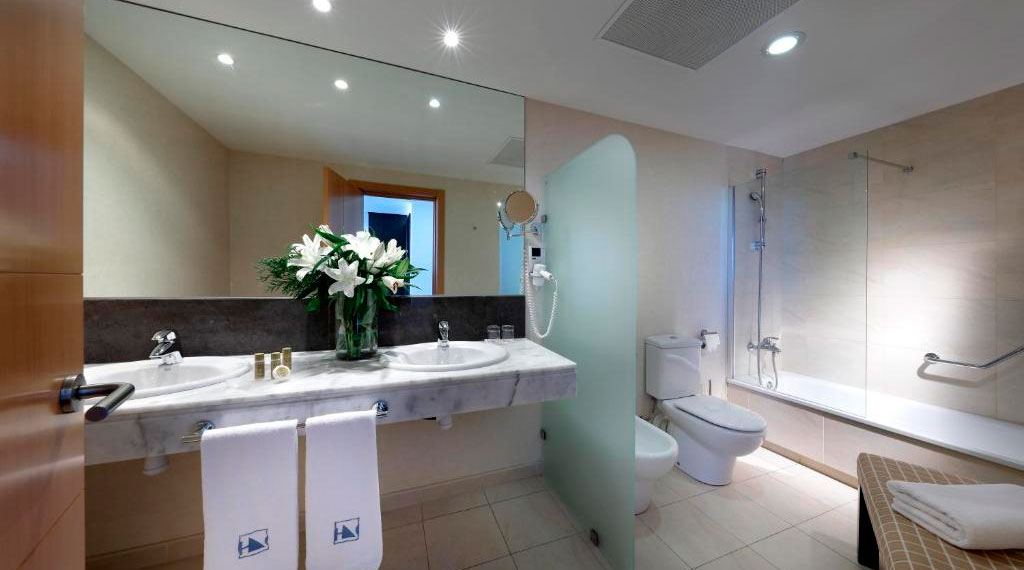 Bathroom - Eurostars Zaragoza